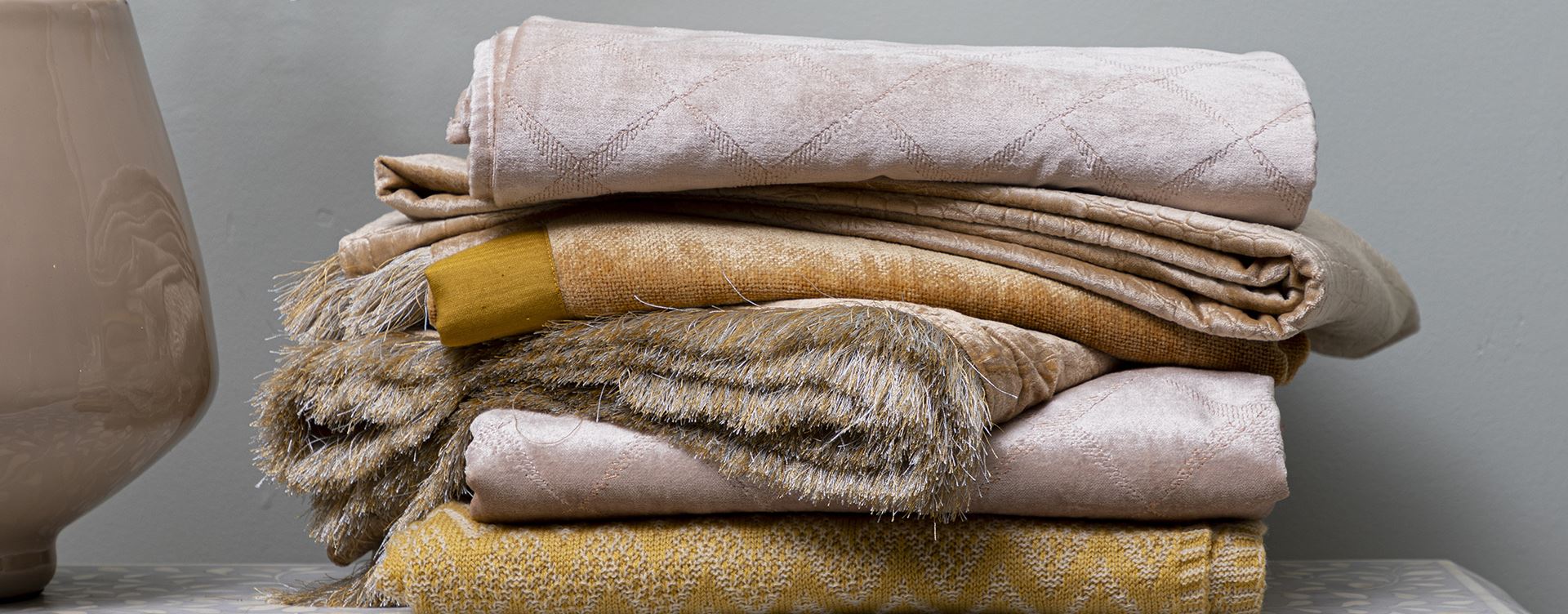 Buy Blankets and Throws Online Best Price Exclusive Collection